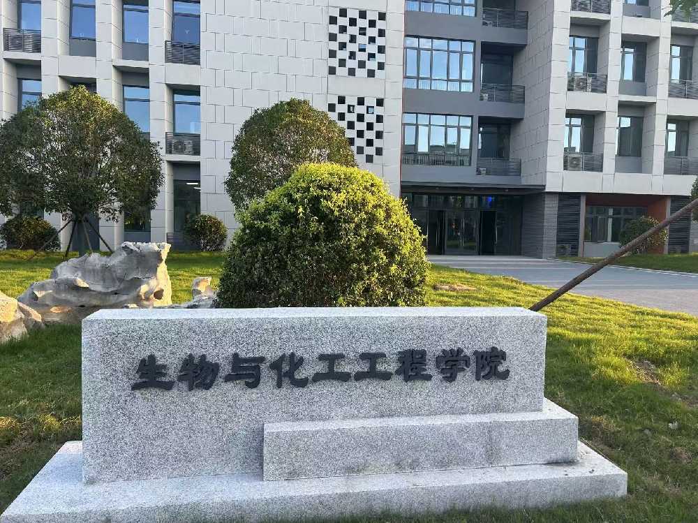 拜城县扬州职业大学体育场高杆灯项目